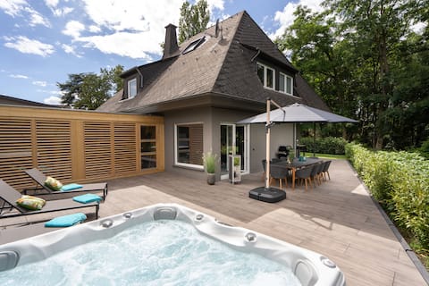 Volcano villa with hot tub and sauna
