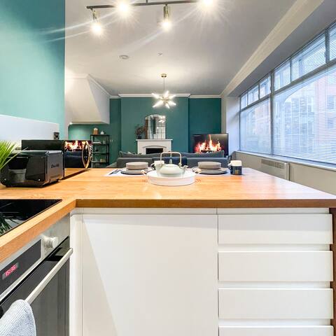 No42 |The Townhouse | 3BR | Retreat | Prime Spot gallery image 5