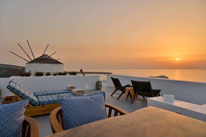 Cape Suite Oia with sunset view gallery image 3