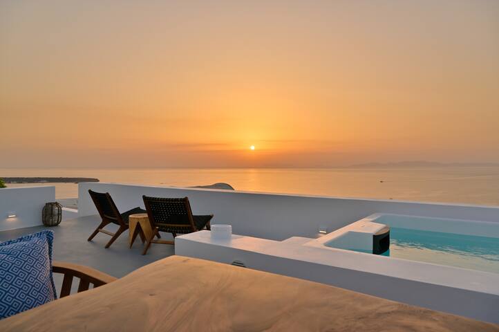 Cape Suite Oia with sunset view gallery image 5