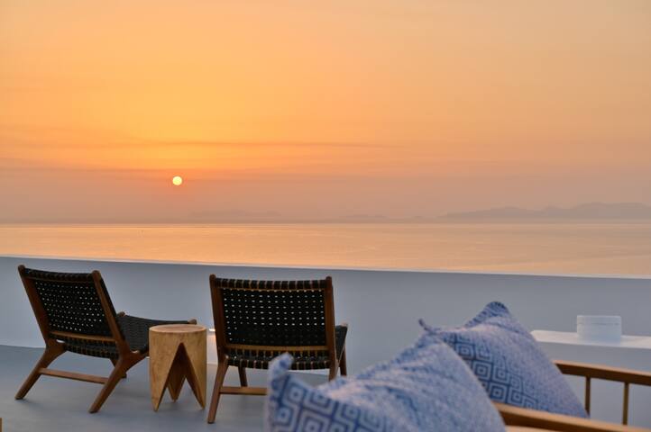 Cape Suite Oia with sunset view gallery image 2