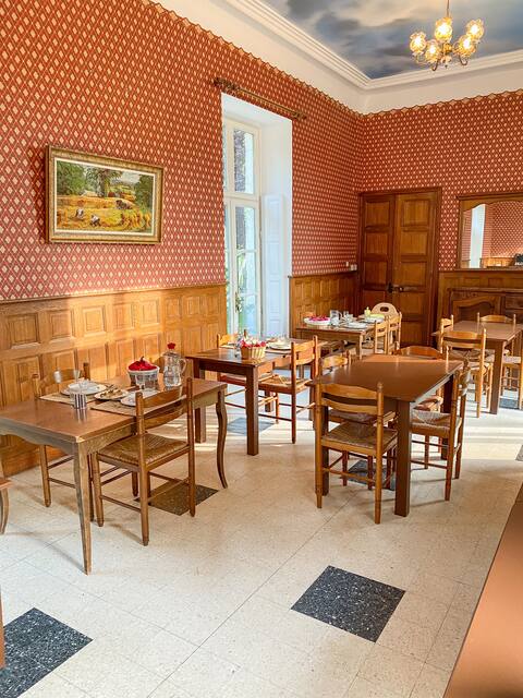 Crown room - Castle of Montaupin in Oizé