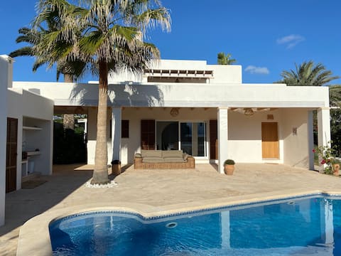 Charming villa with sea views-Cala Egos