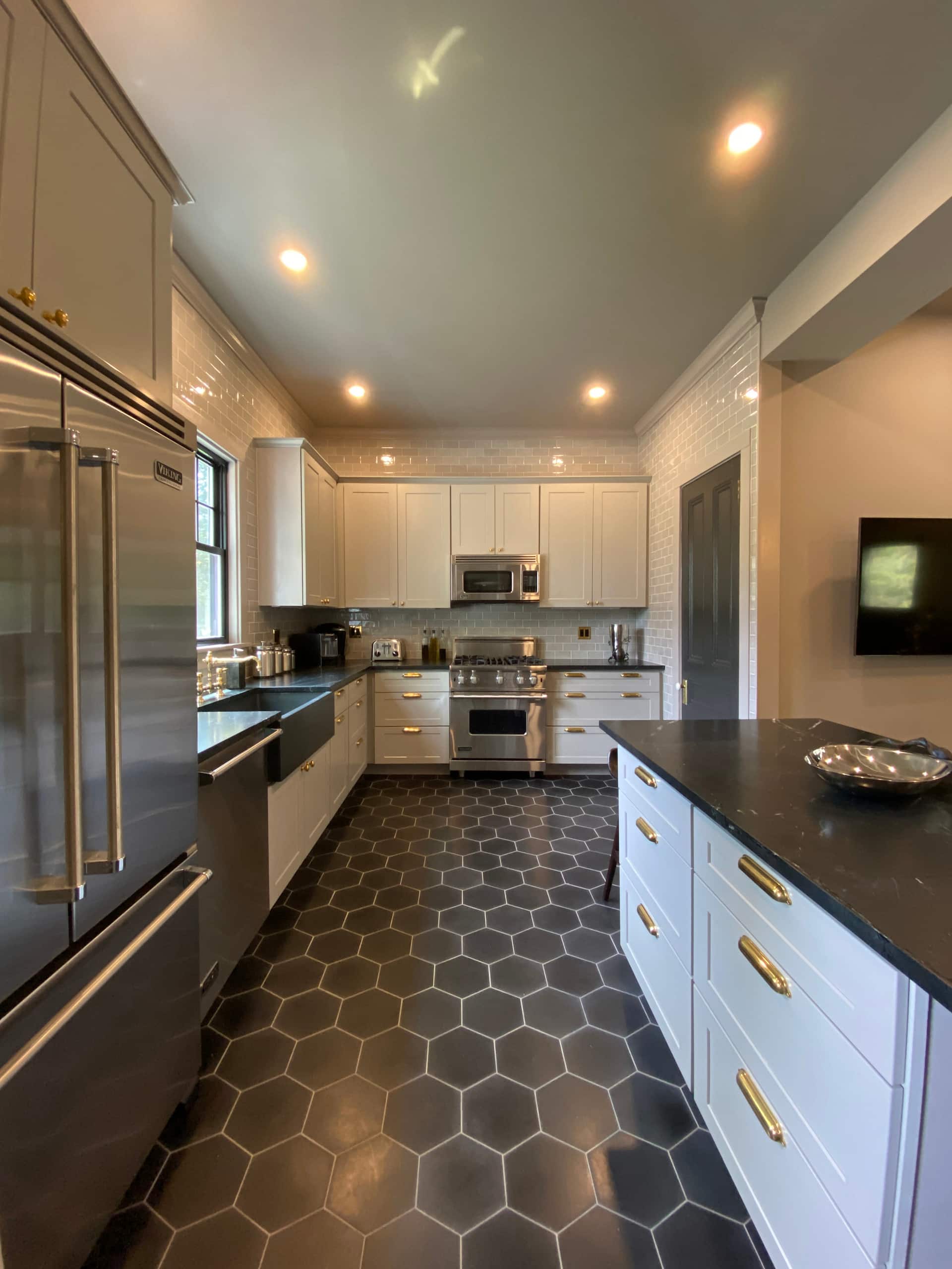 Designer 3-BR / 2-BTH Carriage House in Athens!