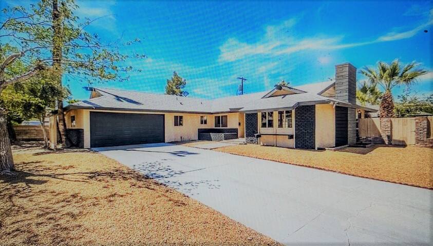 3-Bedroom oasis close to everything that is Vegas! gallery image 2