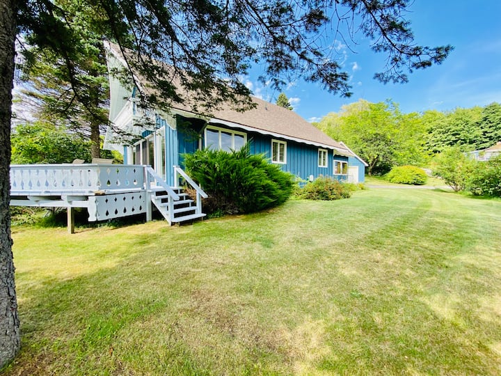 Beulah Cottage Near Crystal Lake! Cottages for Rent in Beulah