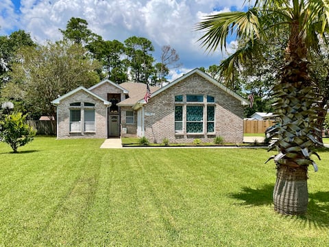 GaMe RoOm, Sleep 12, Colorful Back Yard, Beach(A)