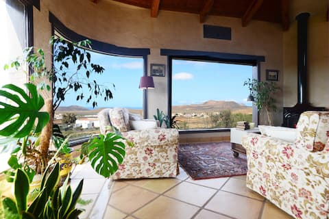 Anuncio de Airbnb popular: Villa Olimpia with Heated Pool. en La Oliva