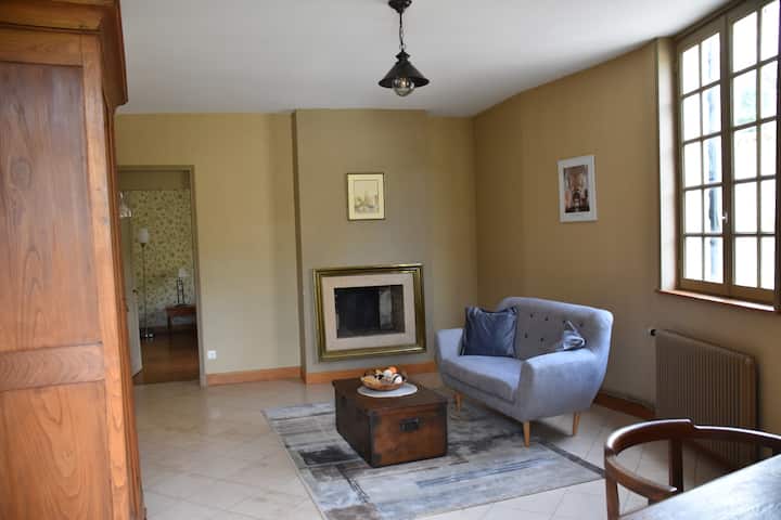 Agréable  Chambre D'hôte Dans Village Historique - Pierrefonds