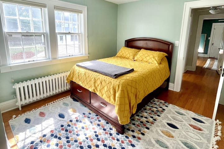 ห้องนอน #3 - เตียงเต็มรูปแบบ (ชั้นบน )** ต้องเดินผ่านห้องนอน #3 เพื่อไปยังห้องนอน #4** 