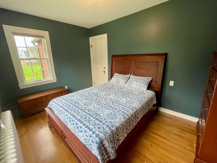 ห้องนอน #5 - เตียงควีนไซส์ (ชั้นล่าง)