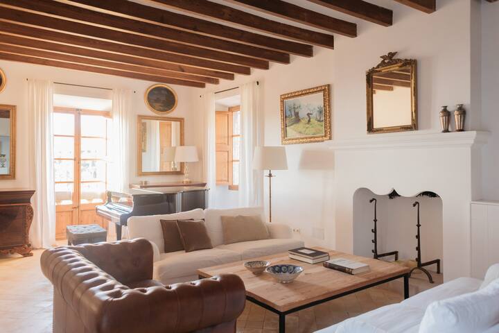 Charming Villa with Heated Pool Next to Belmond gallery image 2