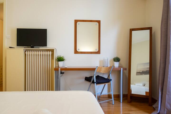 Two bedroom Apt in Syntagma – Ermou area gallery image 4