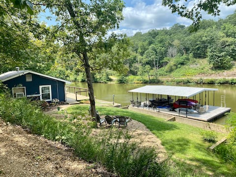 Tranquil Lake Front 3 BR Cottage  W/Private Dock