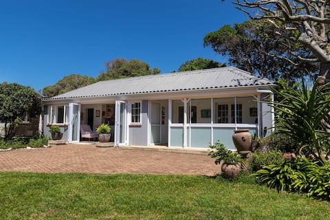 Garden Cottage on Cherry Lane with beach access