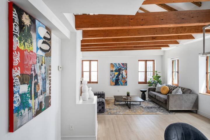 Sublime 3BR 2BA Apt | Old Mtl | St Paul ST | gallery image 3