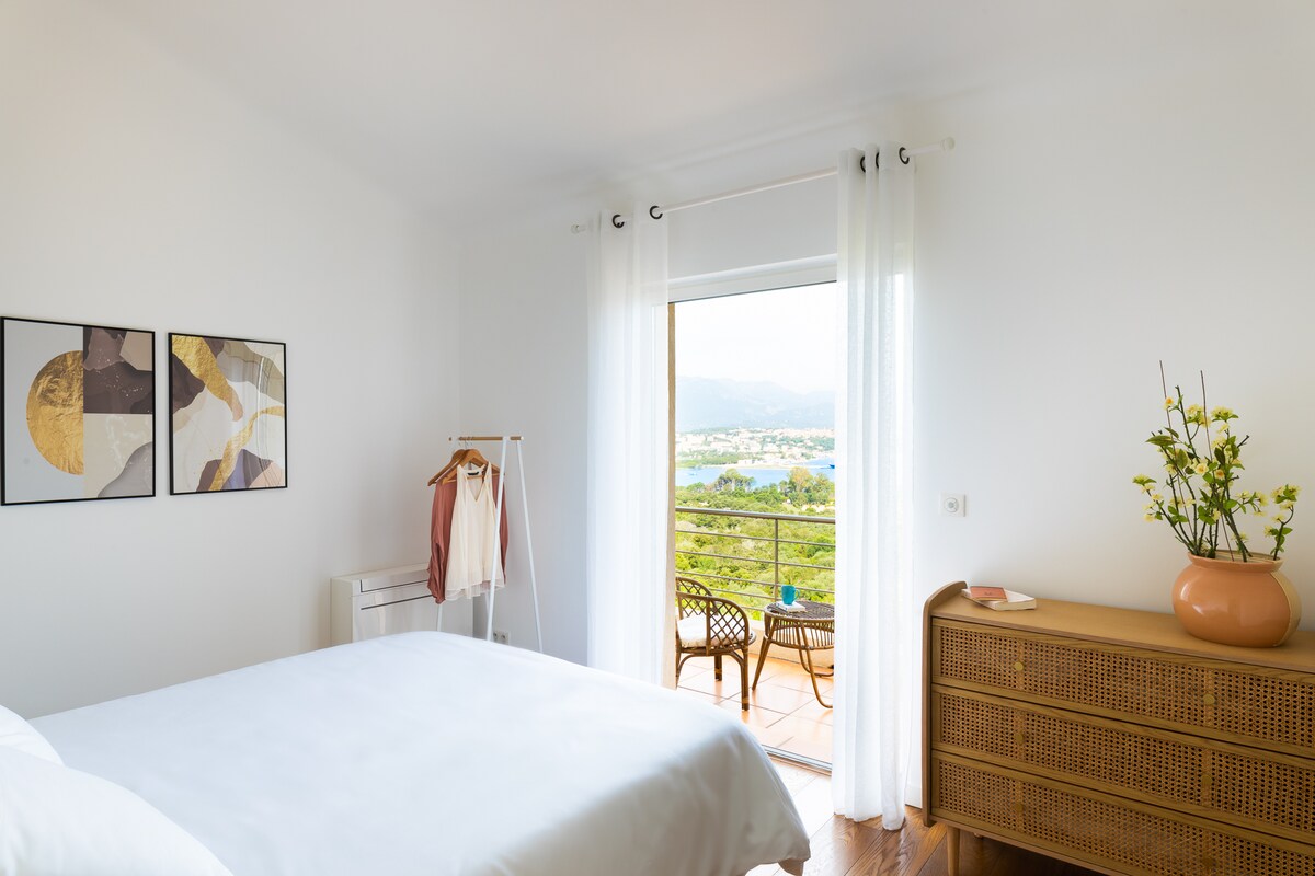 Habitación de cama doble con vistas  #1