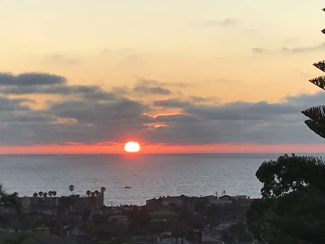 Ocean View Family Beach House; 4BR 3BA Hilltop gallery image 4