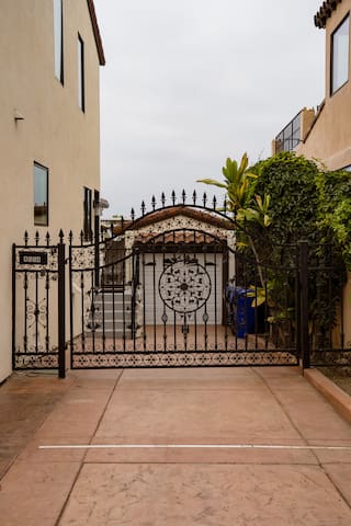 Ocean View Family Beach House; 4BR 3BA Hilltop gallery image 3