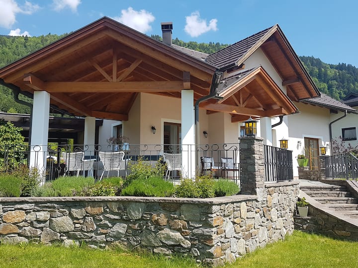 Chalet with lake-view