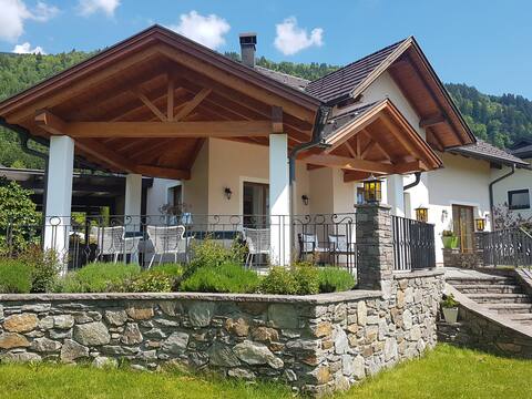 Chalet with lake-view