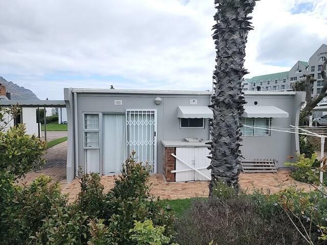 FP 18 L’chaim Self-Catering with great Seaview gallery image 3