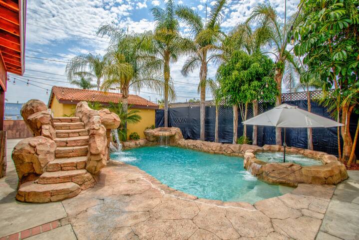 MermaidsCoveLA- A hidden oasis in Los Angeles