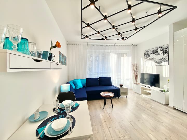 Lovely 1-bedroom Condo + Balcony + Parking! - Budapest