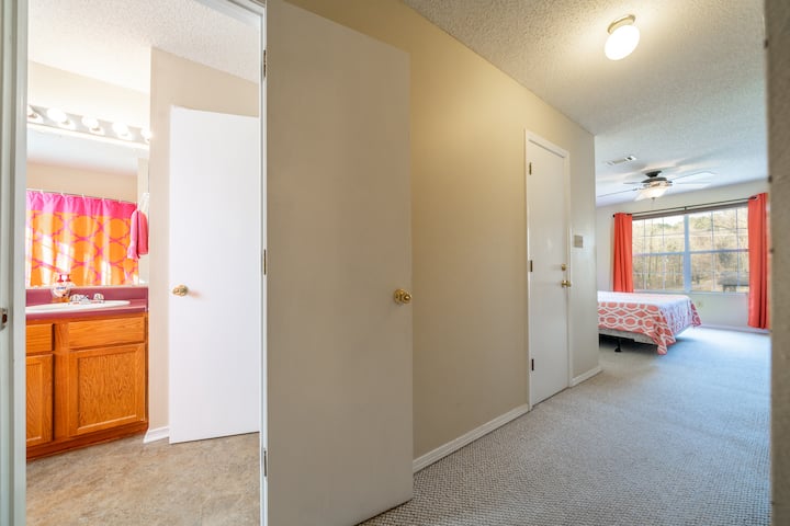 King master with en suite full bath
