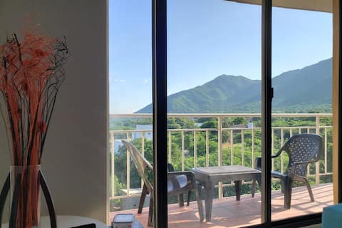 The Refuge. Lovely 2 BR-Apt. pool & good vibes.