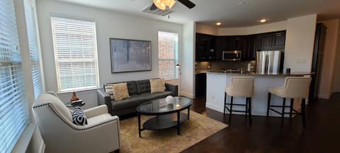 Perfect location, ambiance, close to Legacy West