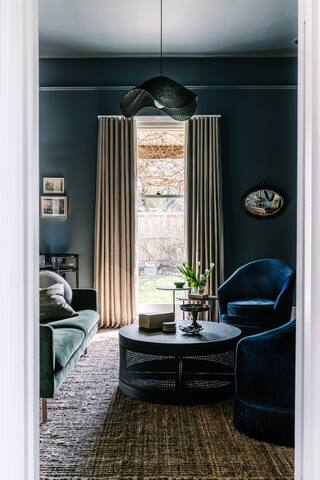 Seaview ~ A beautiful hideaway in central Hobart. gallery image 4