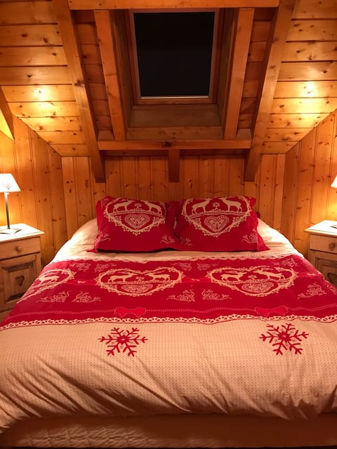 Beautiful ski-in/out chalet-style apartment