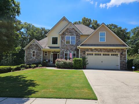 Spacious, centrally-located 6 bedroom home in Rome