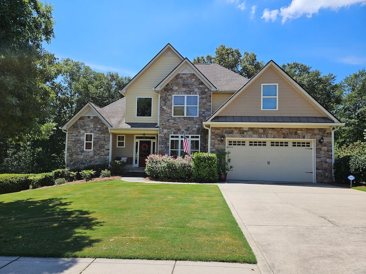 Spacious, centrallylocated 6 bedroom home in Rome Houses for Rent in