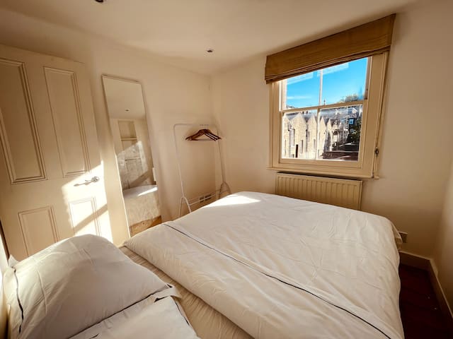 Ultra Prime Townhouse Paddington Sleeps 10 gallery image 3