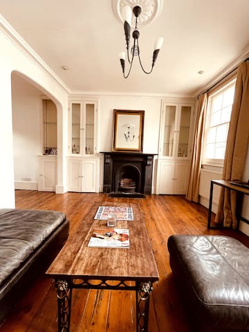 Ultra Prime Townhouse Paddington Sleeps 10 gallery image 2