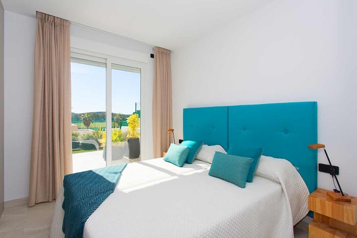 ห้องนอน 2 เตียงอยู่ที่ชั้นล่าง 