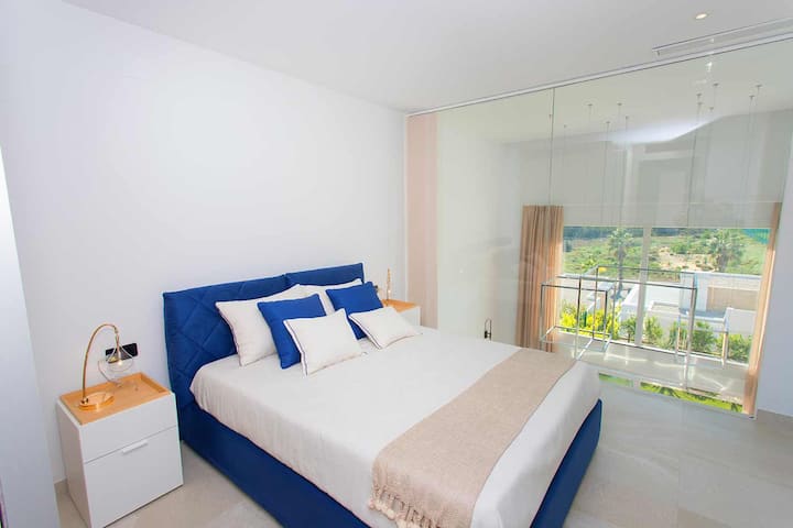 ห้องชุดใหญ่ชั้น 1 พร้อมห้องน้ำส่วนตัว