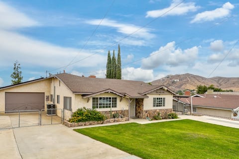 Cozy Spacious Home w/ Game Room in Riverside