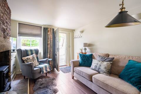 Popular Airbnb listing: Lovely cosy cottage in quiet heart of Cockermouth in Cockermouth