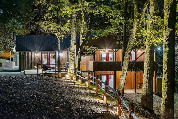Secluded Cabin on 10 Acres 15 Min from Everything