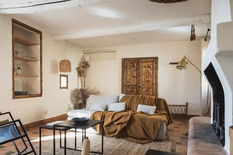 Casaroca: charm in Provence, quiet, view, pool