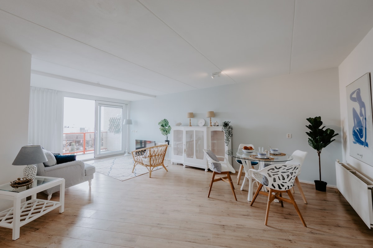Successful Airbnb property: Stylish apartment on Makkum beach in Wijk 18 Weidestreek Zuidwest