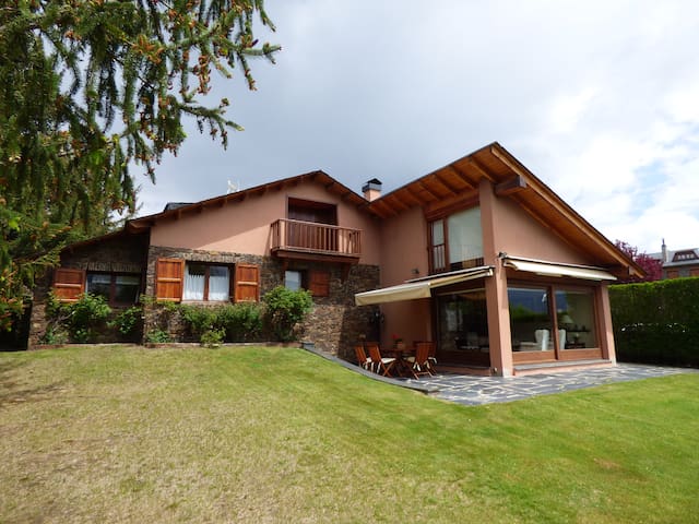 Acogedora casa en Age.