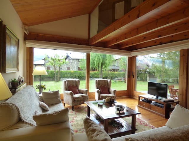 Acogedora casa en Age. gallery image 4