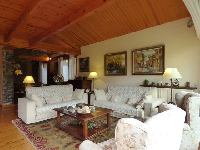 Acogedora casa en Age. gallery image 5