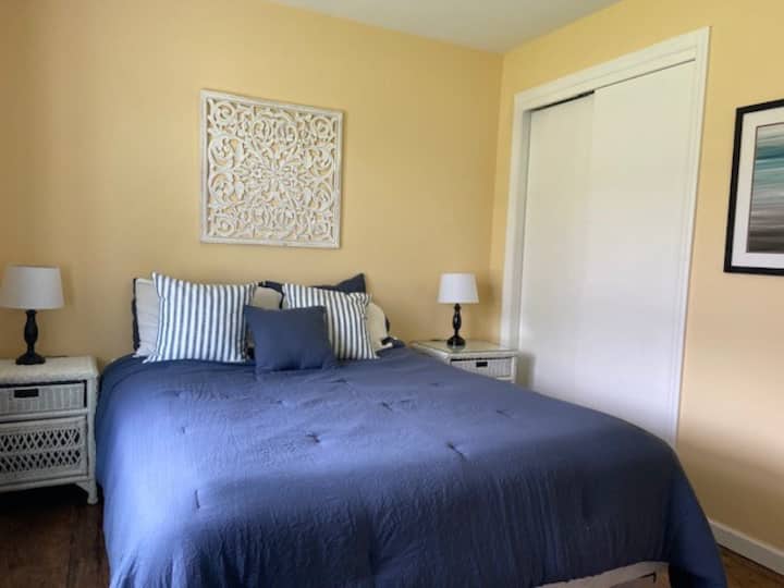 Spavaća soba br. 3.  Bračni krevet (širine 150-179