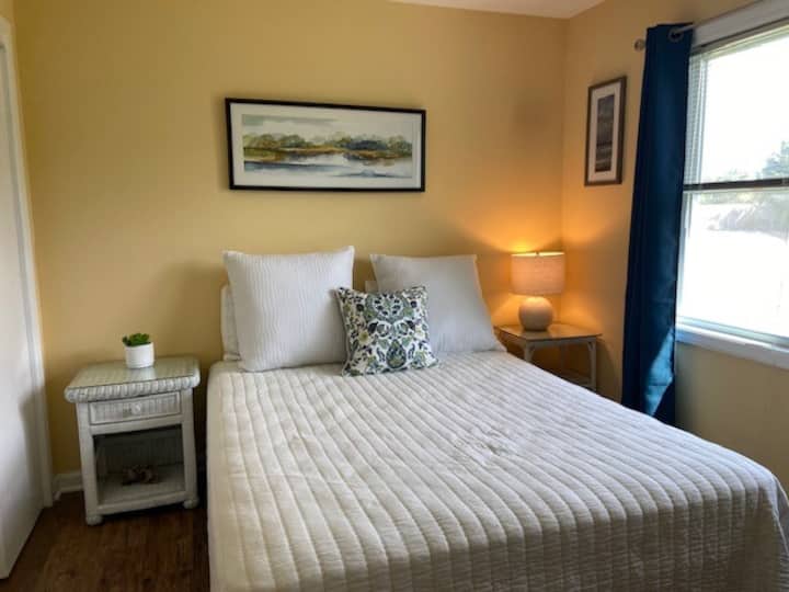 Spavaća soba br. 2.  Udoban bračni krevet (160x200)