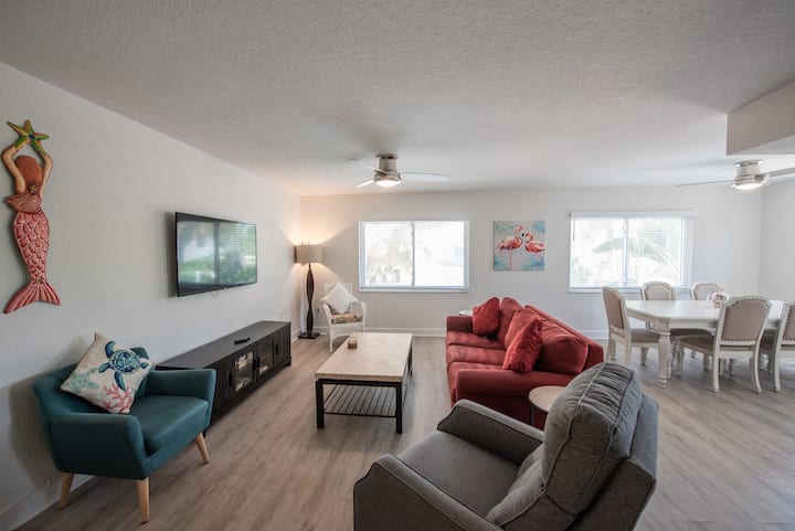Roomy Condo By The Beach - St. Pete Beach, FL